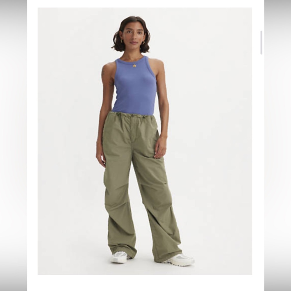 Levi's PARACHUTE PANT
2024 DEEP LICHEN
GREEN, women’s